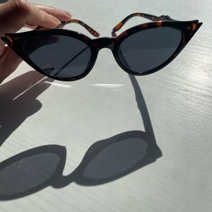 Tortoiseshell/ black cateye sunglasses